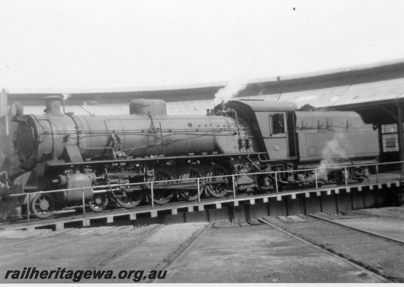 P21862
W class 943, on turntable, roundhouse, Bunbury, SWR line, front and side view
