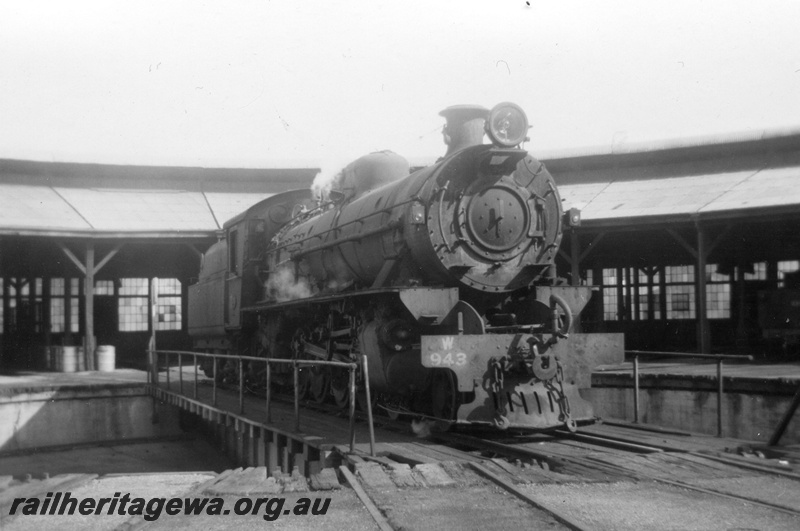 P21868
W class 943, on turntable, roundhouse, Bunbury, SWR line, side and front view
