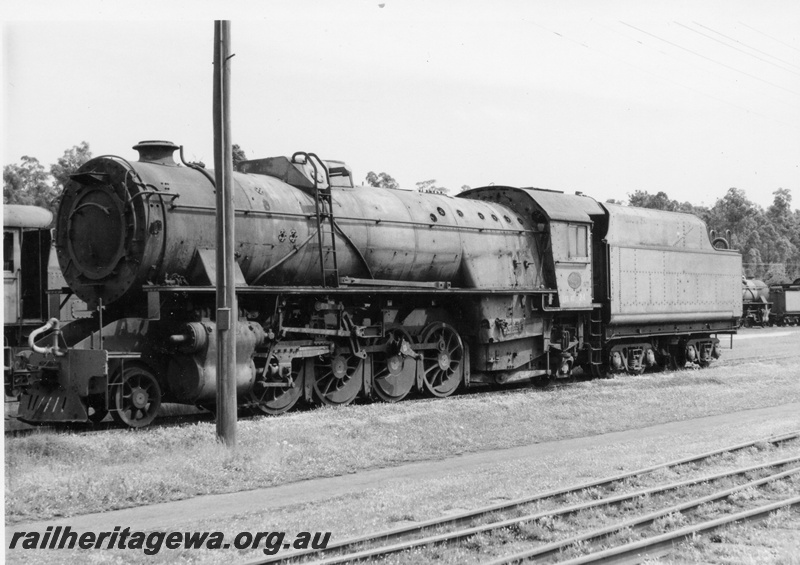 P21910
V class 1207, on scrap road, points, loco depot, Collie, BN line, front and side view
