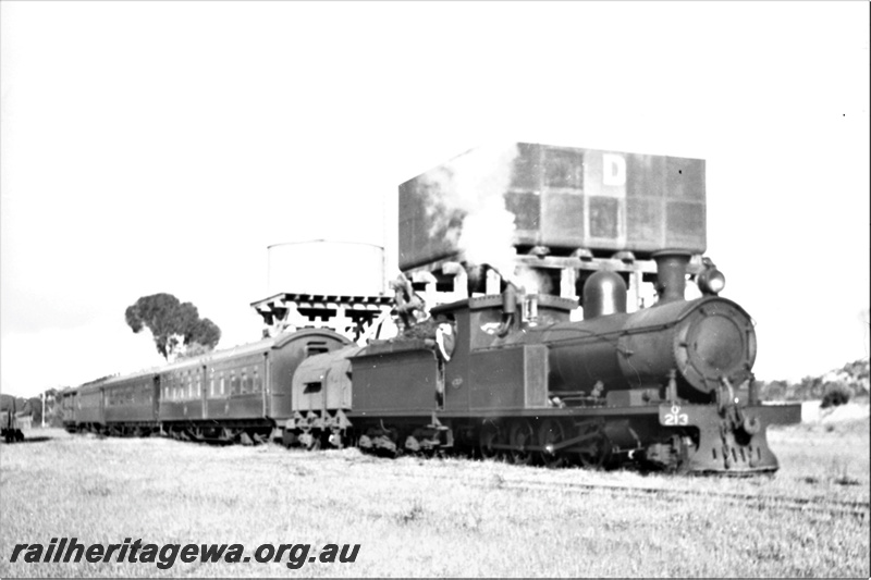 P21921
O class 213, on inspection train, water towers, Kwobrup, KP line, side and front view
