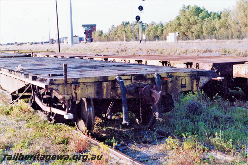 P21953
QCF class 40752, ex MRWA NC class 344, yellow livery, Robb Jetty, side and end view
