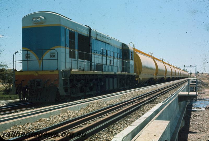 T00206
K class diesel loco in original livery, WW class wagons, concrete bridge, signal gantry with searchlight signals, grain train
