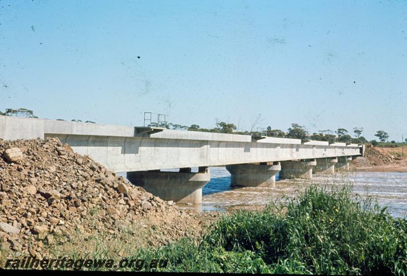 T00219
Concrete bridge, Northam, Standard Gauge, line, under construction
