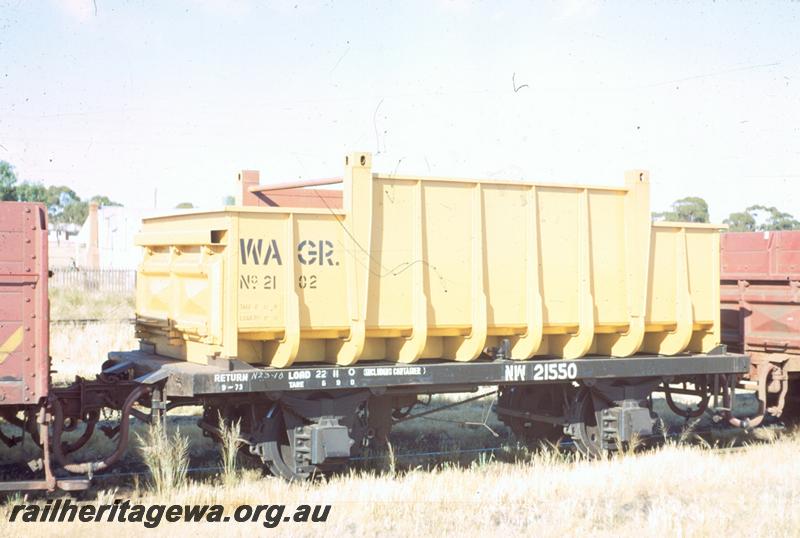 T00442
NW class wagon 21550, Iron Ore container No.2102, for transporting iron ore to Wundowie

