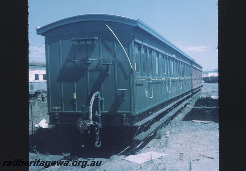 T02197
ACL class carriage, overall green livery, end and side view
