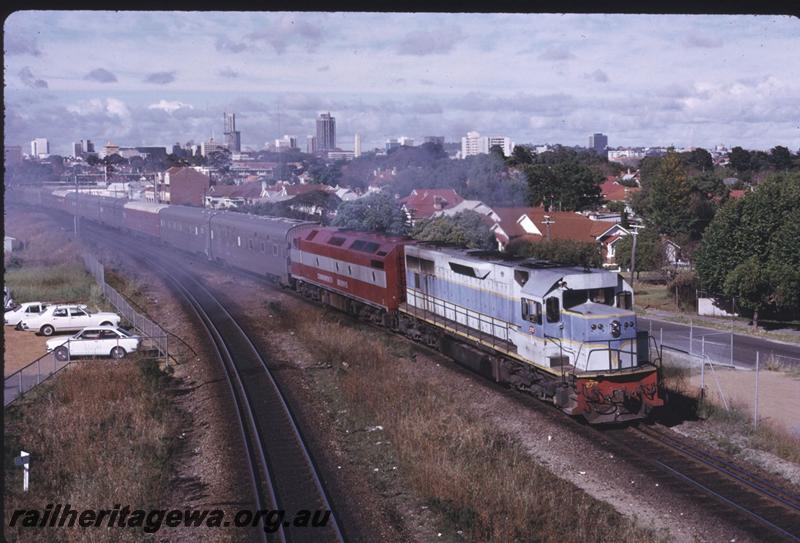 T02680
L class 272, CL class 5, Mount Lawley, hauling the 