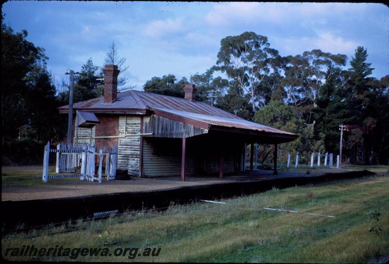 T03669
Station building, Mundaring, M line, trackside view, in poor condition

