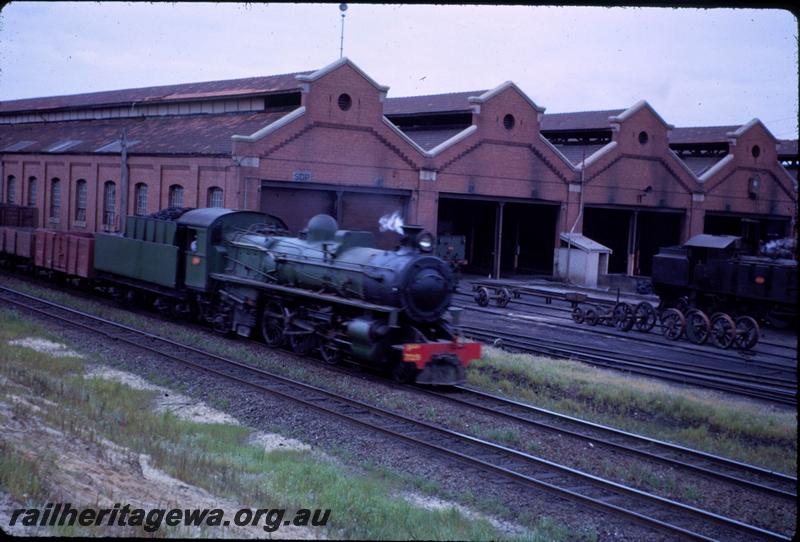T03674
PMR class 725, loco shed, East Perth, on Perth bound goods train
