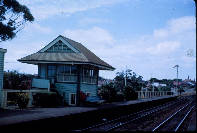 T03730
Signal Box, Mount Lawley, trackside view
