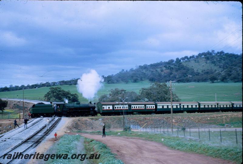 T03778
W class 932, crossing the new dual gauge near Toodyay, CM line, ARHS tour train
