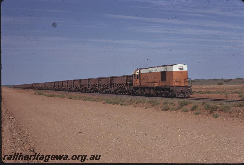 T04115
Goldsworthy Mining Limited English Electric loco A class 3, loaded train, near Hardie Siding, BHP line
