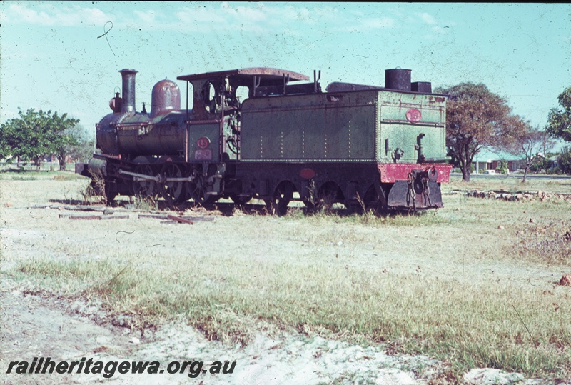 T04463
A class 15 steam locomotive pictured on a plinthed track in the Bunbury area.
