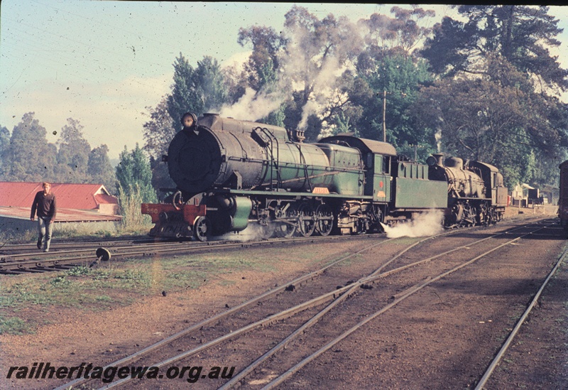 T04478
An unidentified S class and W class steam locomotives arriving at Bridgetown, PP line.

