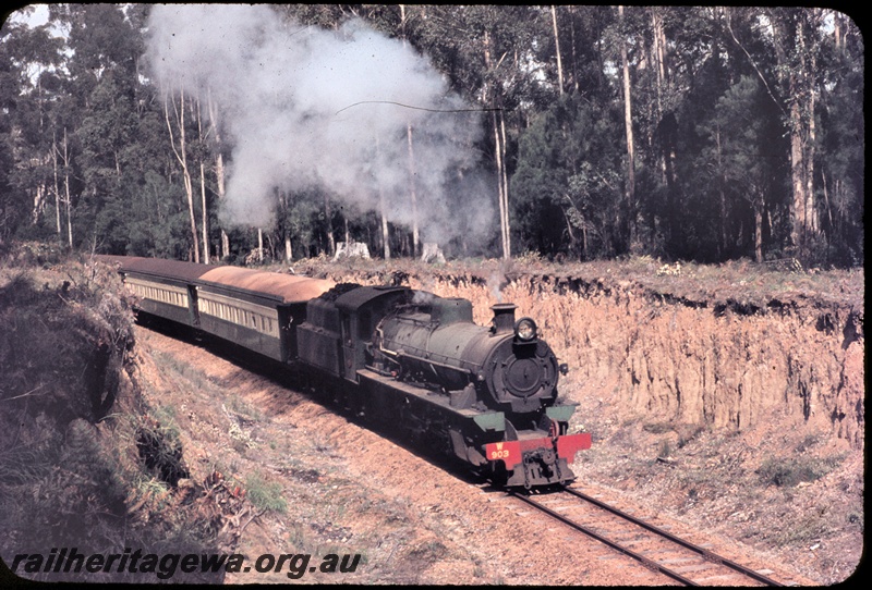 T04501
W class 949 steam locomotive hauling a special passenger service in the lower South West.
