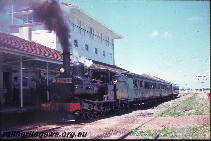 T04511
G class 233 'Leschenault Lady' steam locomotive with the Vintage train at Brunswick Junction, SWR line
