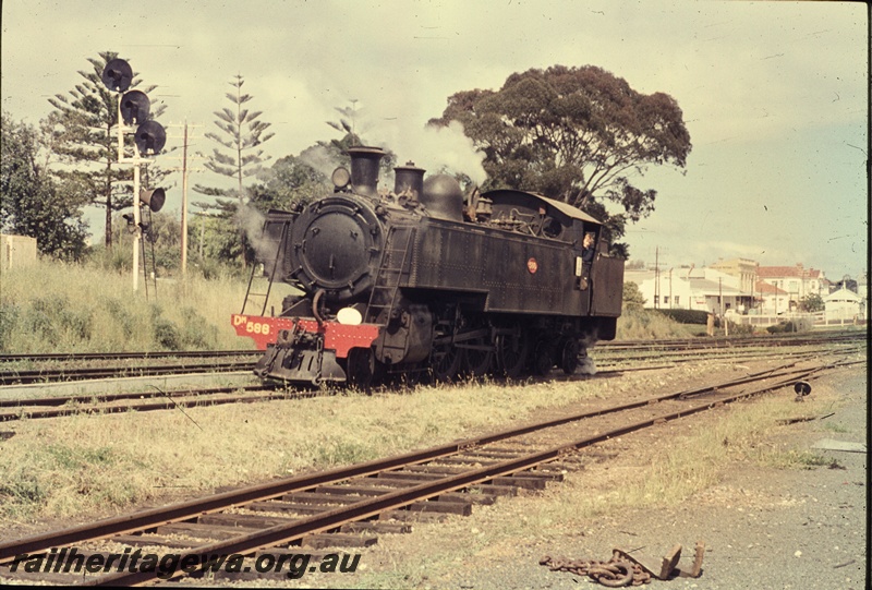 T04521
DD class 588 steam locomotive on standby duties at Claremont during the Royal Show.
