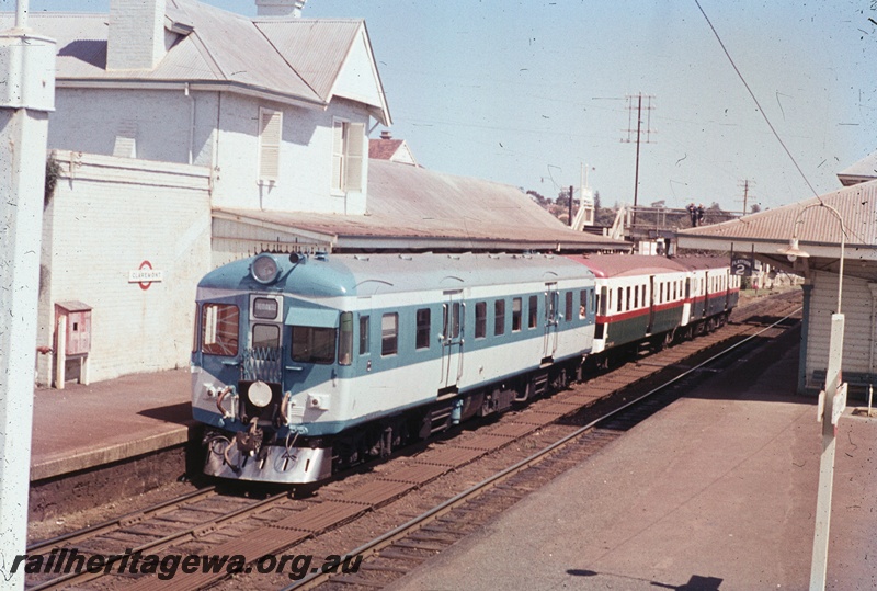 T04561
ADX class 670 diesel mechanical railcar, in two tone blue livery, at the rear of a Fremantle bound suburban service at Claremont Station.
