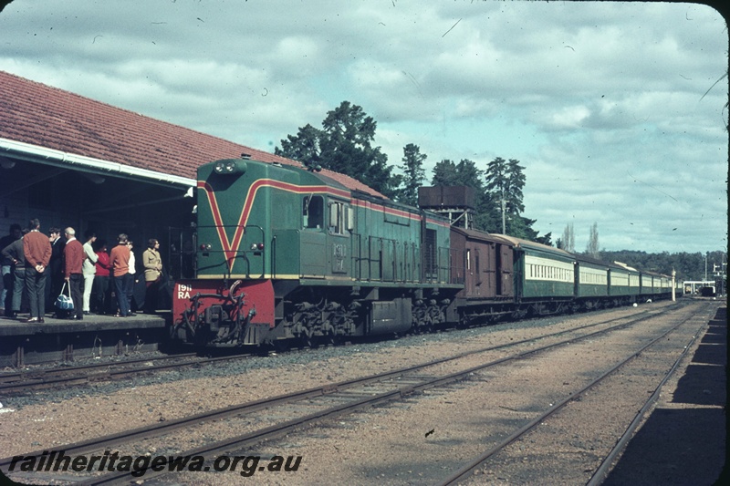 T04689
RA class 1911 diesel locomotive at the head of the 'King Karri Reso', at Donnybrook, returning from Pemberton. See T4687 and T4688.
