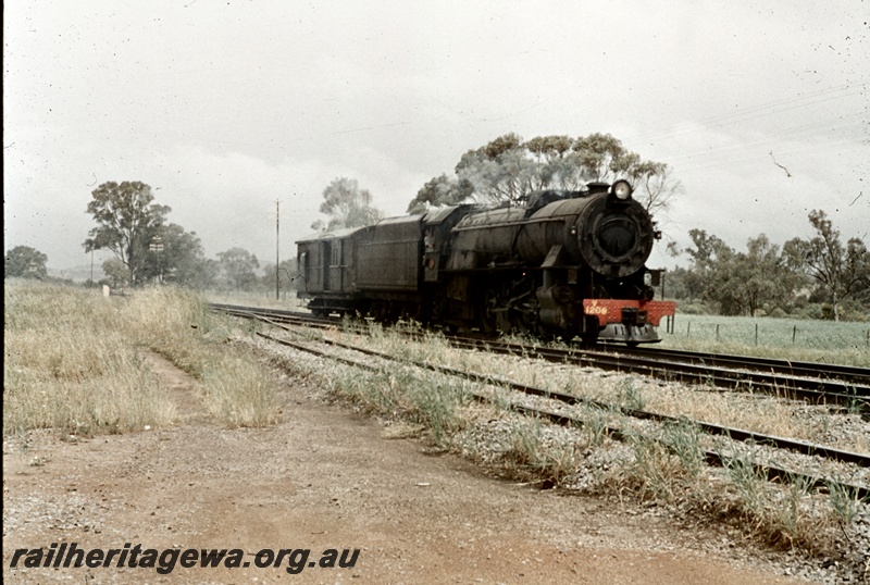 T04722
V class 1206 steam locomotive hauling a Z class brakevan in the lower South West.
