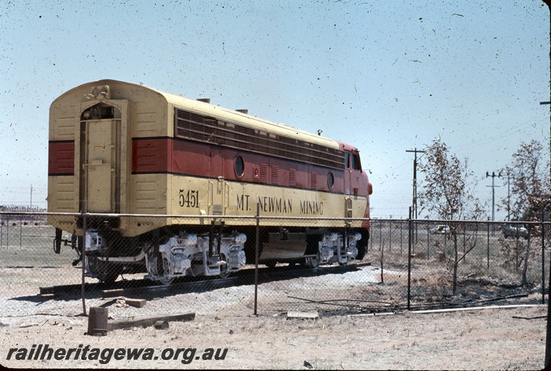 T04829
Mount Newman Mining (MNM) F7A class 5451 in park Port Hedland
