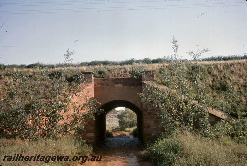 T04871
Stone subway, east of Coolgardie, EGR line, subway level view
