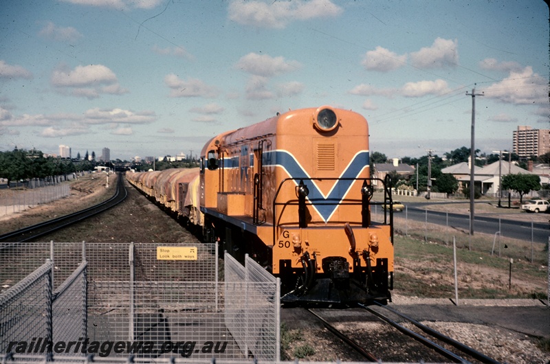 T05125
G class 50, on No 843 goods train, pedestrian maze and crossing, light signal, sidings, Meltham, ER line
