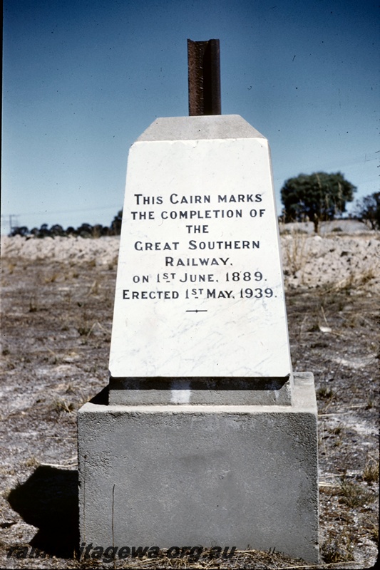 T05159
Cairn marking completion of Great Southern Railway, between Moojebing and Katanning, GSR line
