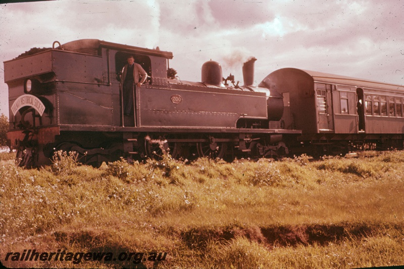 T05209
N class 200, 4-4-4T steam locomotive, with 