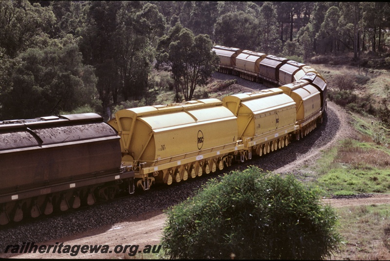 T05275
A rake of XY class coal wagons passing through Olive Hill. BN line. The first yellow wagon is XY class 25767Y and has the letters RGC within a circle painted on the side
