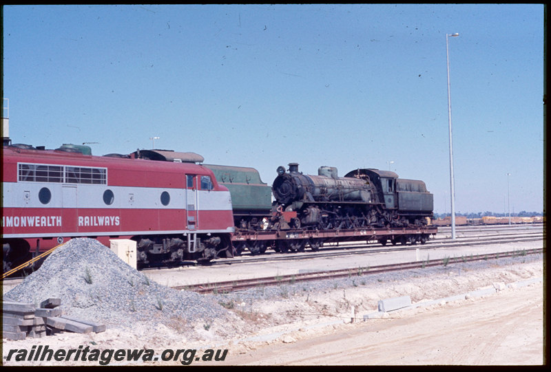 T06821
Commonwealth Railways GM Class 35, W Class 933 and W Class 934 steam locomotives loaded on Commonwealth Railways QB Class 2407 and QB Class 2406 12-wheel flat wagons bound for Port Augusta, Forrestfield
