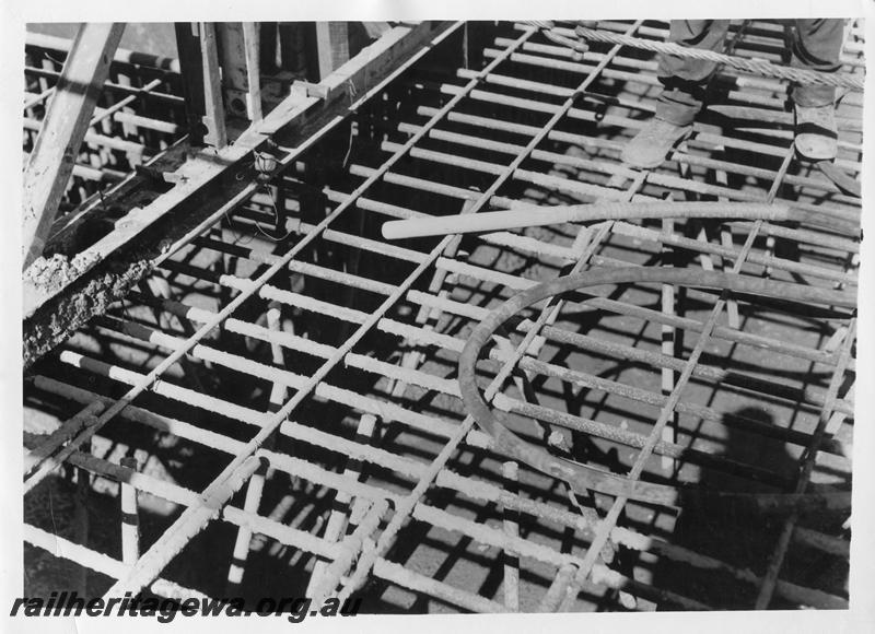 P00076
39 of 98 images showing views and aspects of the construction of the steel girder bridge with concrete pylons across the Swan River at North Fremantle.
