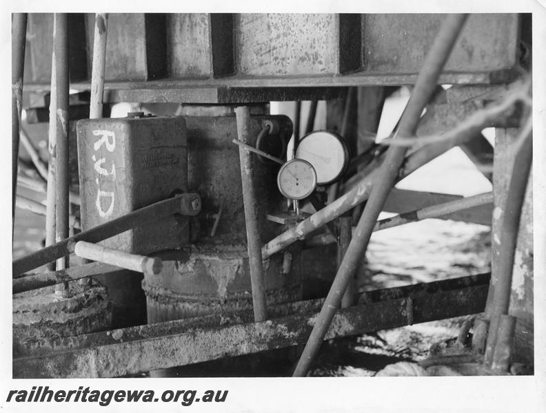 P00078
41 of 98 images showing views and aspects of the construction of the steel girder bridge with concrete pylons across the Swan River at North Fremantle.
