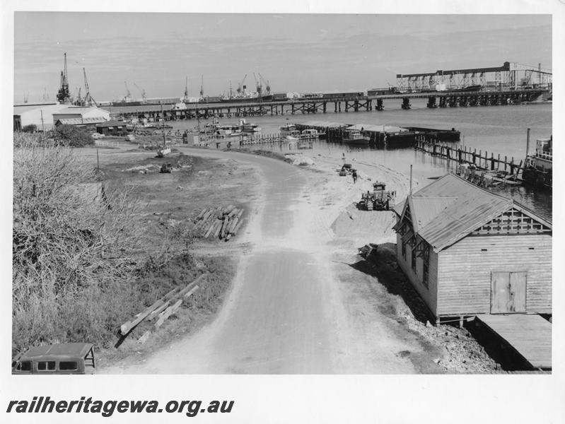 P00086
49 of 98 images showing views and aspects of the construction of the steel girder bridge with concrete pylons across the Swan River at North Fremantle.
