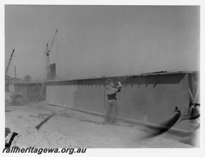 P00088
51 of 98 images showing views and aspects of the construction of the steel girder bridge with concrete pylons across the Swan River at North Fremantle.
