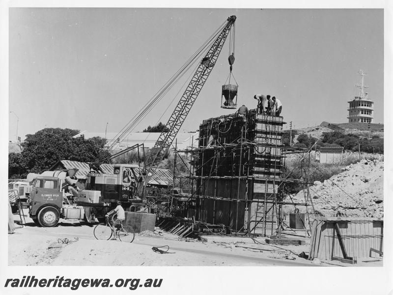 P00094
57 of 98 images showing views and aspects of the construction of the steel girder bridge with concrete pylons across the Swan River at North Fremantle.
