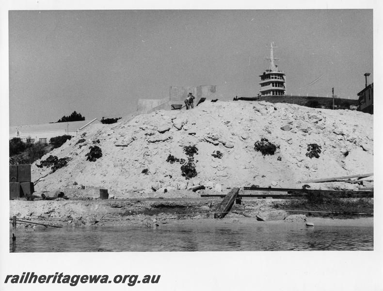 P00103
66 of 98 images showing views and aspects of the construction of the steel girder bridge with concrete pylons across the Swan River at North Fremantle.
