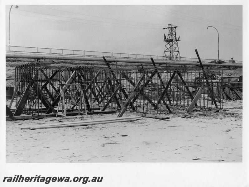 P00123
86 of 98 images showing views and aspects of the construction of the steel girder bridge with concrete pylons across the Swan River at North Fremantle.
