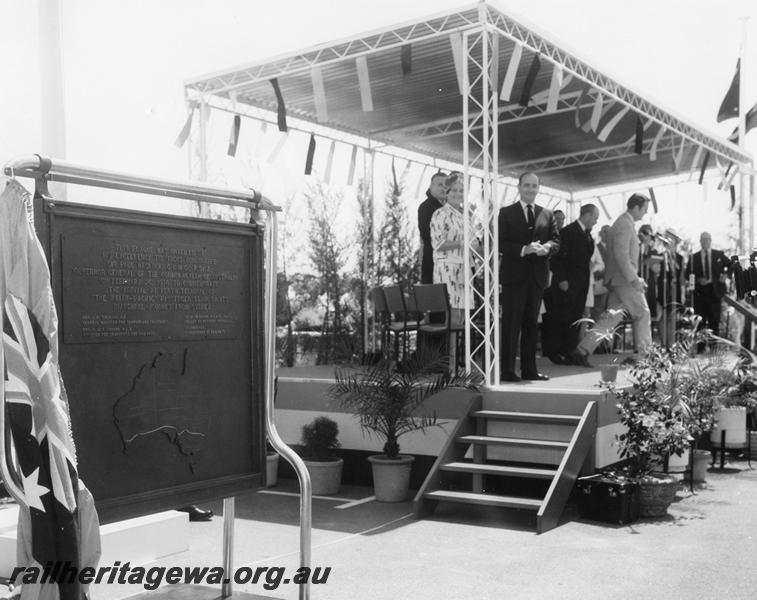 P00156
Plaque, official dais, for the arrival of the inaugural 