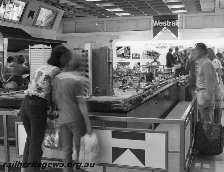 P00166
Royal Show display showing members of the public viewing the model railway
