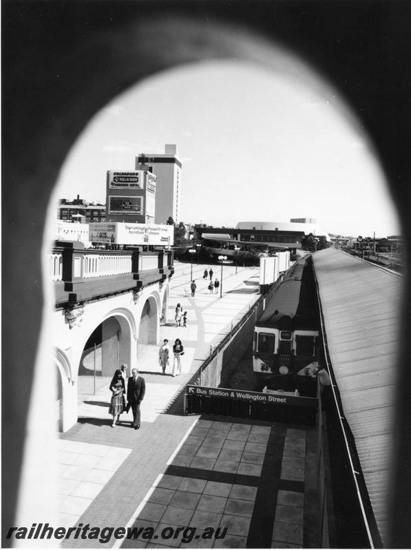 P00205
Elevated view of the walkway from the City station to the bus station, similar view to P0204
