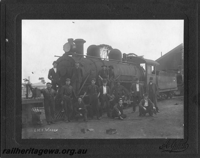 P00229
EC class steam loco with railway personnel posing in front of the loco, Wagin loco depot, GSR line, front and side view, same as P7431
