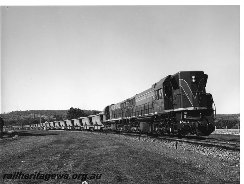 P00272
D class 1562 double heading with another D class hauling a bauxite train
