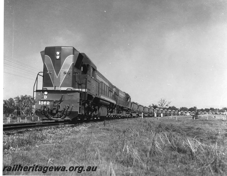 P00274
D class 1562 double heading with another D class hauling a bauxite train
