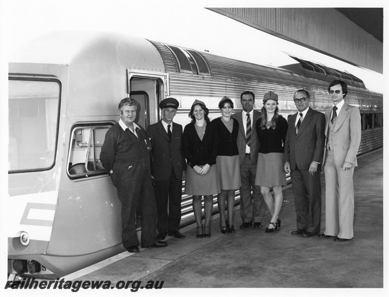 P00293
Prospector railcar, train staff, station staff and Westrail officials posing in front of the railcar, East Perth Terminal.
