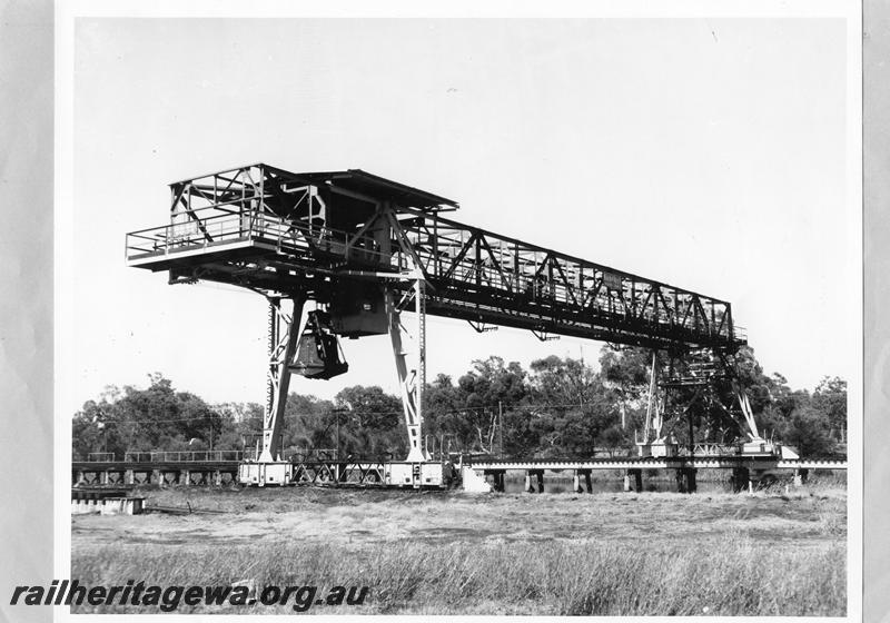 P00352
Overhead gantry crane, Coal Dam, Midland Workshops, end and side view
