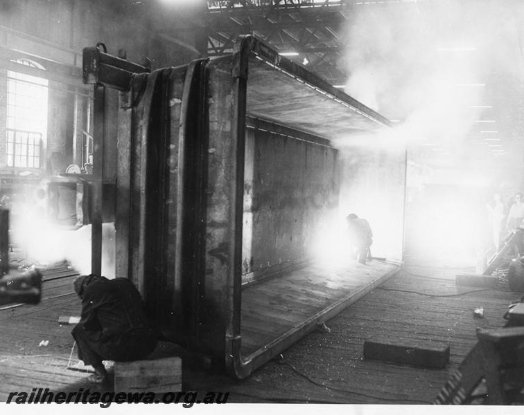 P00354
WO class standard gauge wagon, Midland Workshops, under construction, workers welding the sides of the wagon
