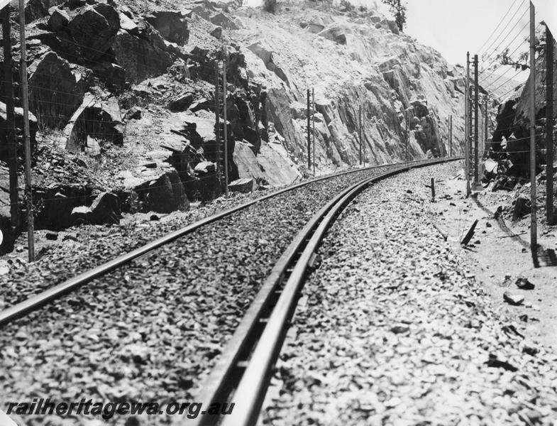 P00377
Electric safety fence, Swan View deviation, ER line, view along the track
