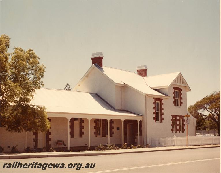 P00386
Station building, Claremont, streetside view
