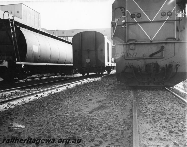 P00405
DA class 1577, standard gauge brakevan, front on view
