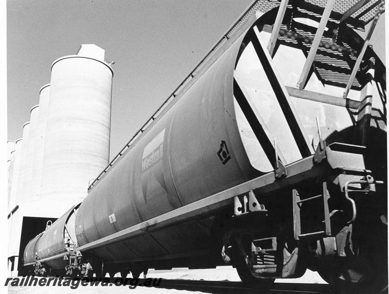 P00408
WWA class standard gauge grain hopper, grain silo, side and end view.
